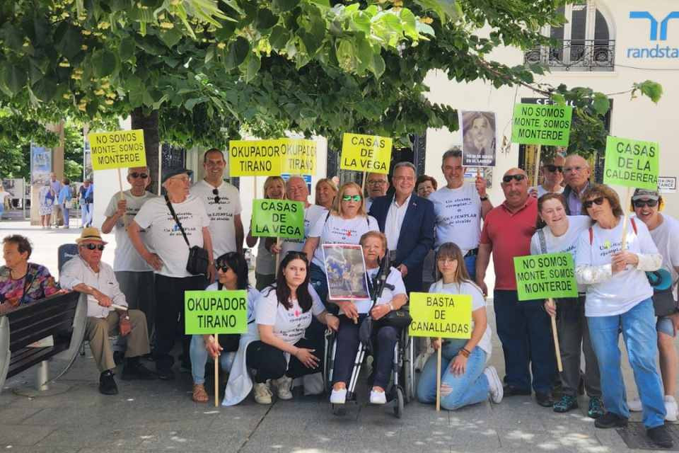 El Presidente De La Dpz Se Une A La Manifestaci N De La Asociaci N De